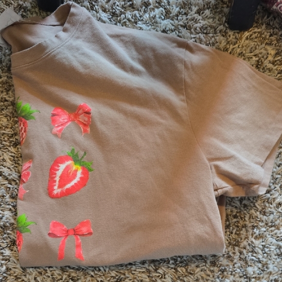 Starlet Brown Tee Shirt with Strawberry and Bow Design - Picture 2 of 2